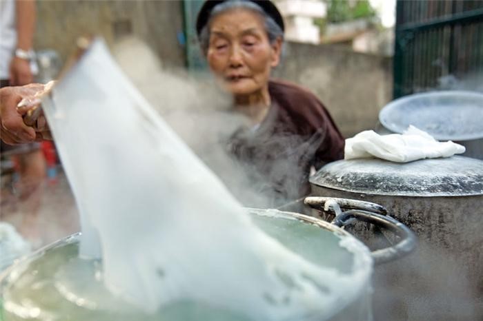 Đổ khuôn và cắt khúc bánh gật gù