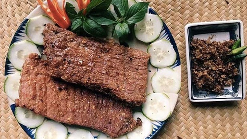 Bò một nắng chấm muối kiến vàng Krông Pa
