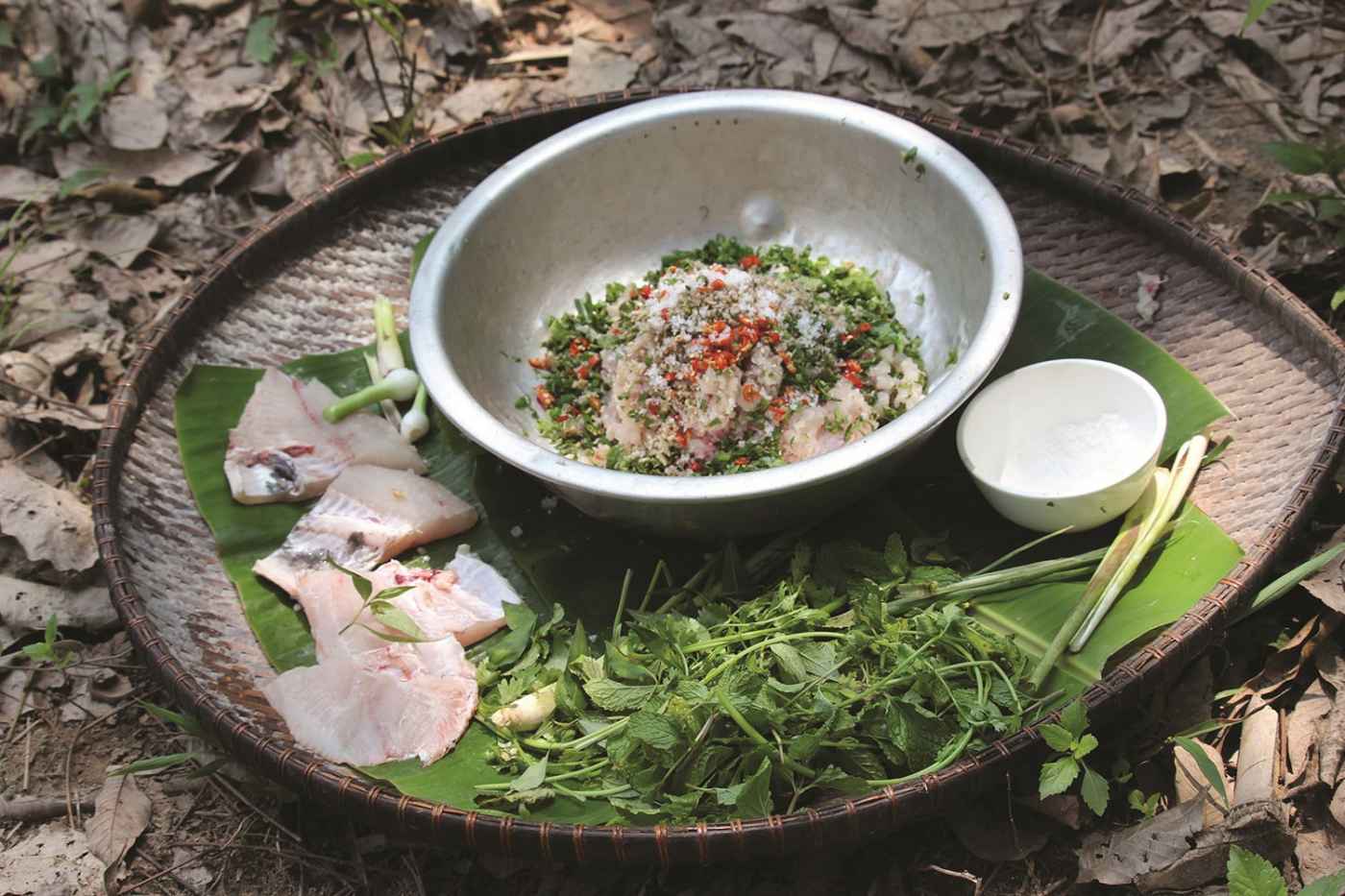 Cá gỏi kiến vàng là m&oacute;n ăn truyền thống lâu đời của người dân Rơ Măm