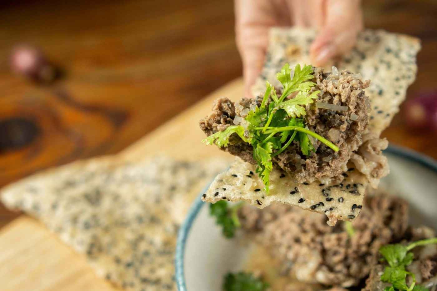 Thưởng thức chả đùm thơm ngon