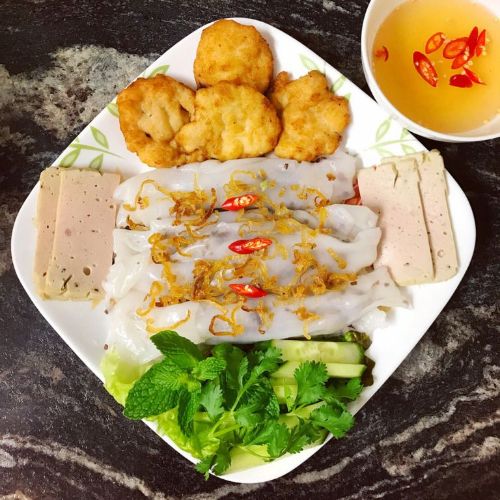 Bánh cuốn chả mực Hạ Long mang đến trải nghiệm ẩm thực thú vị