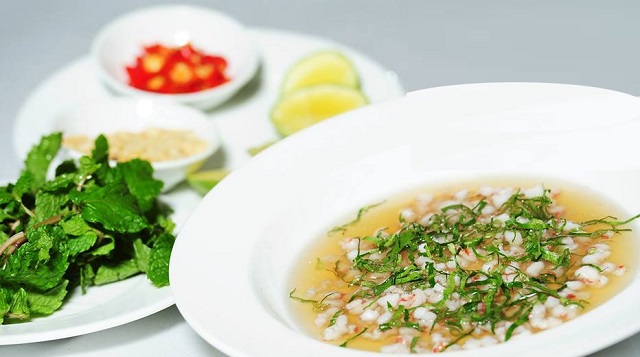 Món Tiết Canh Tôm Hùm thơm ngon, đặc sản Long Hải