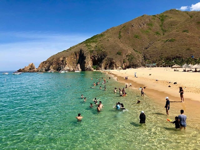 Bãi biển Kỳ Co làn nước trong xanh