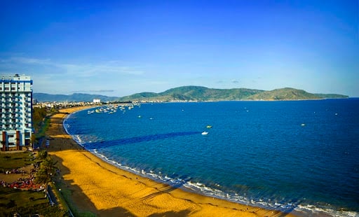 Quy Nhơn có nhiều bãi biển đẹp