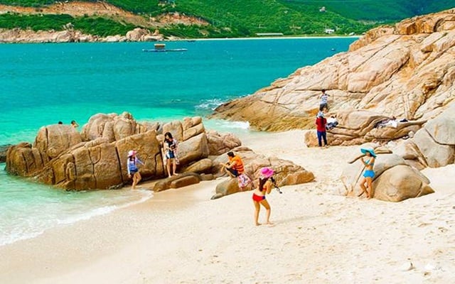 Check in bãi Cây Me tại đảo Bình Hưng