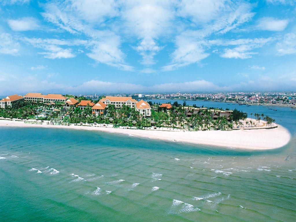 Biển Nhật Lệ thơ mộng