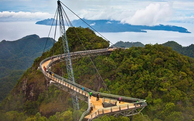 Cáp treo Langkawi SkyCab đưa du khách lên đỉnh núi Machincang.
