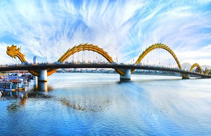 Cầu Rồng Đà Nẵng về đêm