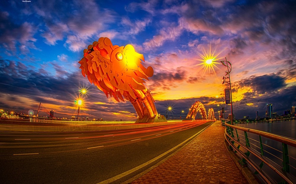 Cầu Rồng trong buổi chiều tà
