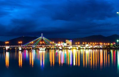 Cầu quay sông Hàn nhìn từ xa