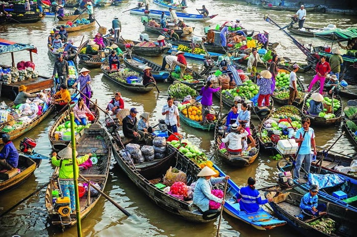 Khung cảnh bên khu chợ nổi Cái Răng - Miền Tây