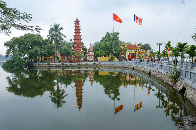 Chùa Trấn Quốc là ngôi chùa cổ nhất Việt Nam