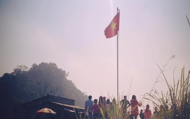 Toàn cảnh thung lũng Mai Châu từ cột cờ