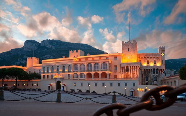 Khám phá cung điện thân vương Monaco