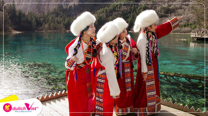 cuu-trai-cau-trang-phuc-tay-tang-du-lich-viet