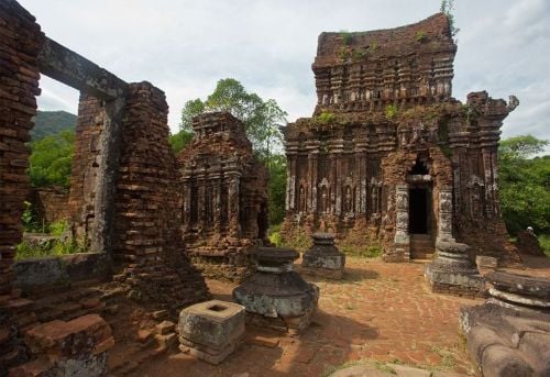 Khung cảnh khu di tích Óc Eo An Giang