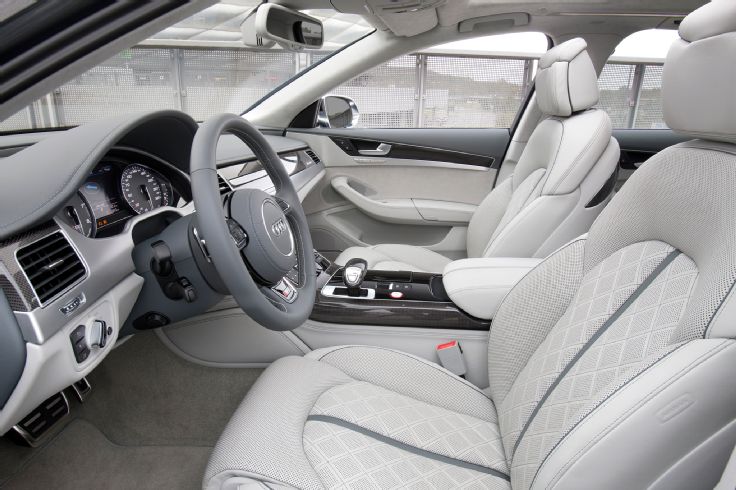 dich-vu-cho-thue-xe-audi-a8-cao-cap-4