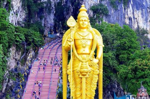 Động Batu - Di sản văn hóa và thiên nhiên hùng vĩ
