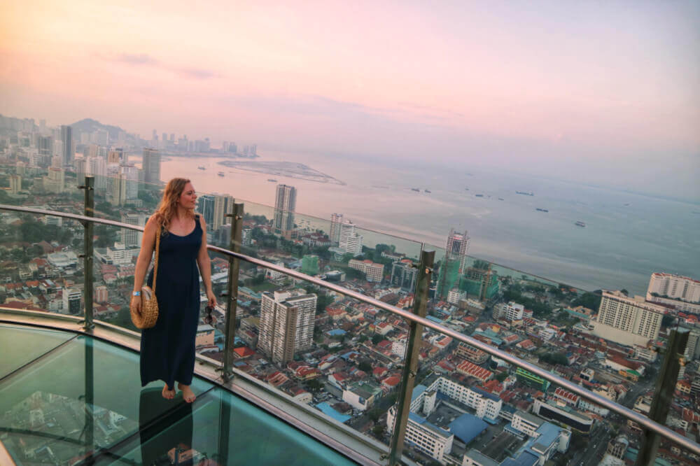 Penang là hòn đảo lớn phía Tây của Malaysia, nổi tiếng với sự đa dạng văn hóa và ẩm thực phong phú.