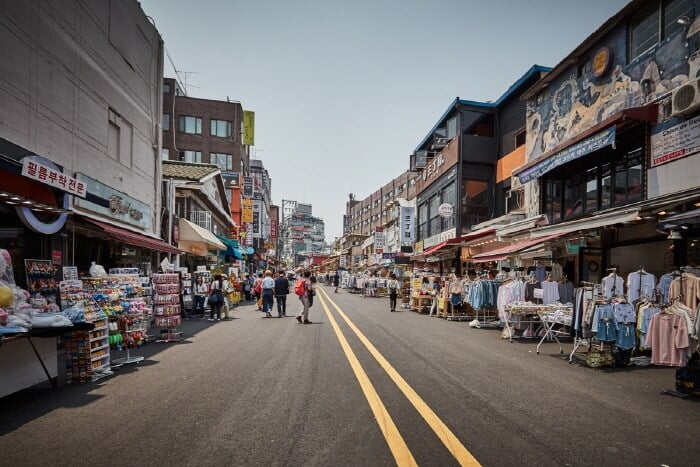 Con phố Hongdae trẻ trung và sôi động ở Hàn Quốc