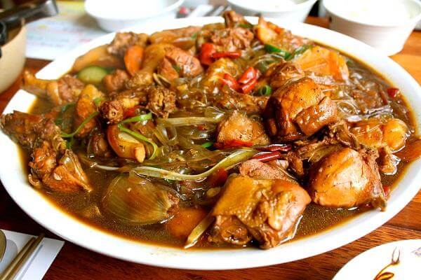 Du lịch Hàn Quốc mùa Đông thưởng thức món Jjim dalk