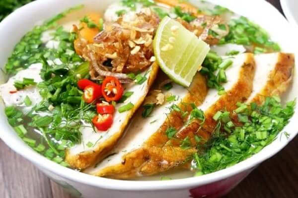 Du lịch Hàn Quốc mùa Đông thưởng thức món canh chả cá