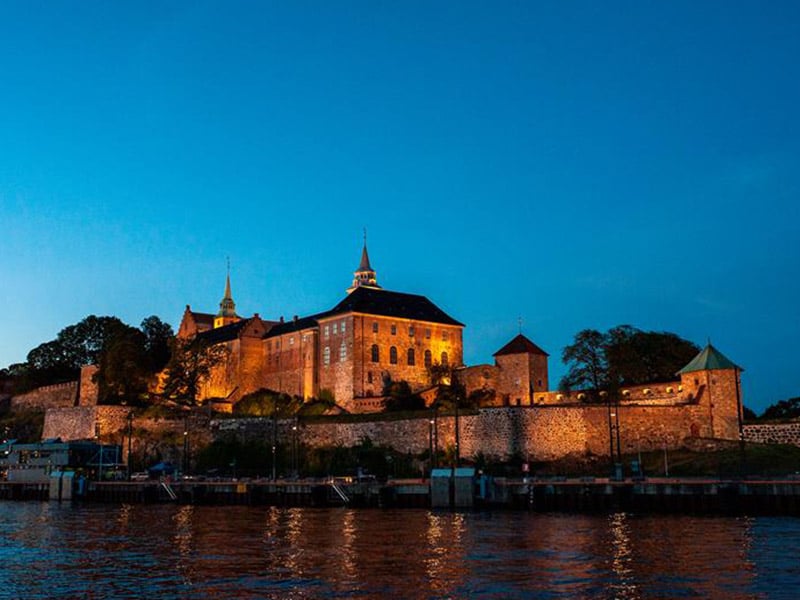 Lâu đài Akershus cổ kính nhìn ra vịnh Oslo