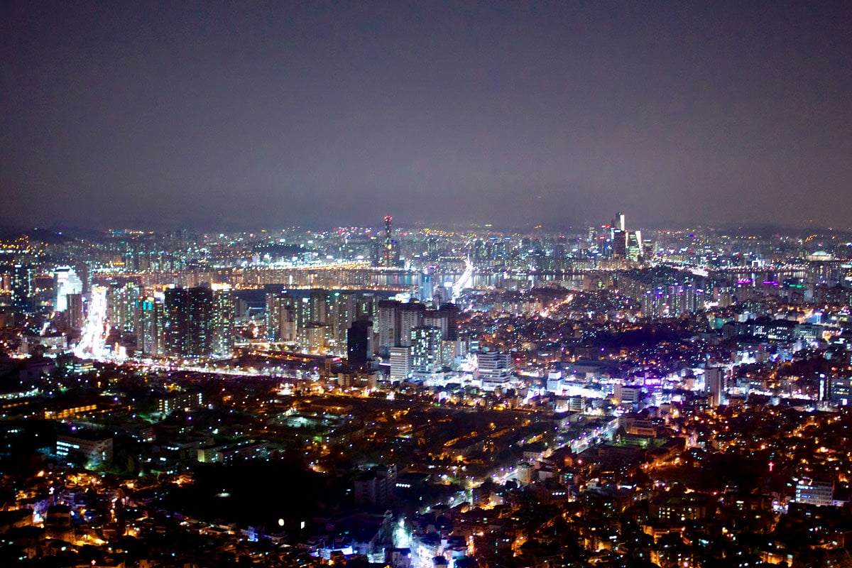 Toàn cảnh Seoul về đêm nhìn từ tháp N Seoul