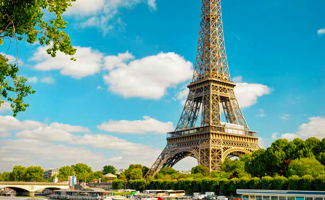 Tháp Eiffel ở Pháp