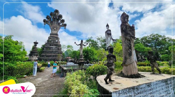 Vường Tượng Phật, trăm pho tượng lớn nhỏ bên bờ Sông Mekong.