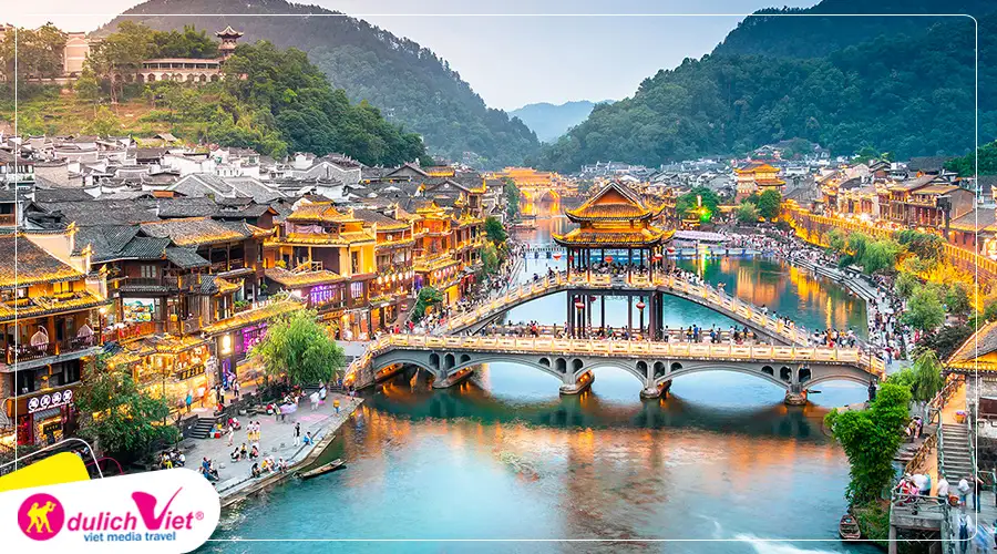 Phượng Hoàng Cổ Trấn