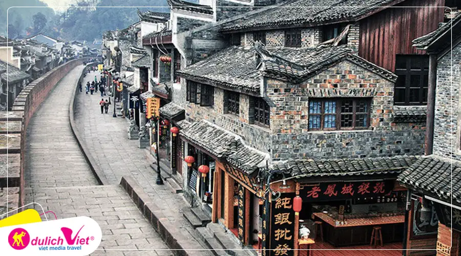 Đông Bắc Môn Thành Lầu