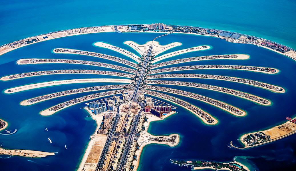 Khung cảnh sa mạc rộng lớn dưới cái nắng gay gắt của mùa hè Dubai.