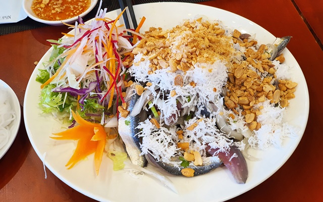 Đặc sản gỏi cá trích