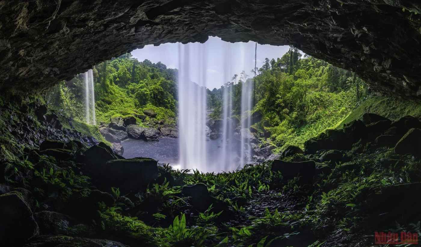 Hang Én với vẻ đẹp huyền ảo