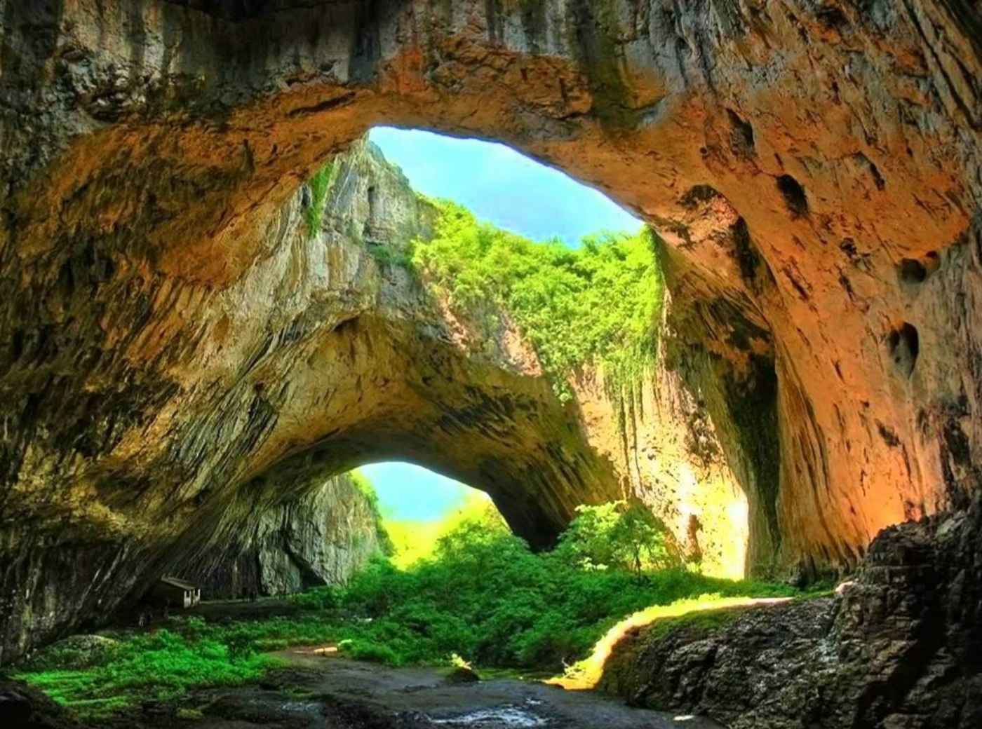 Hang Sơn Đoòng hùng vĩ