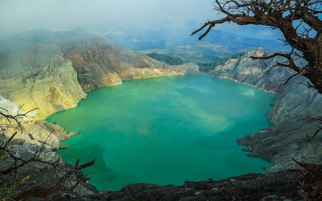 Khám phá hồ Kawah Ijen huyền bí