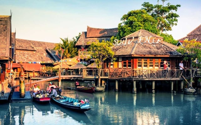Hoạt động khám phá thú vị tại chợ nổi Pattaya