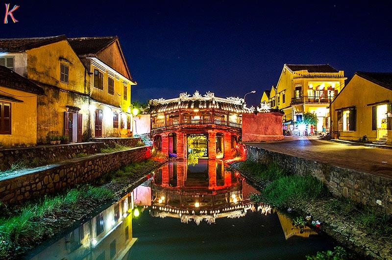 Khung cảnh Hội An về đêm tuyệt đẹp với vẻ đẹp cổ kính