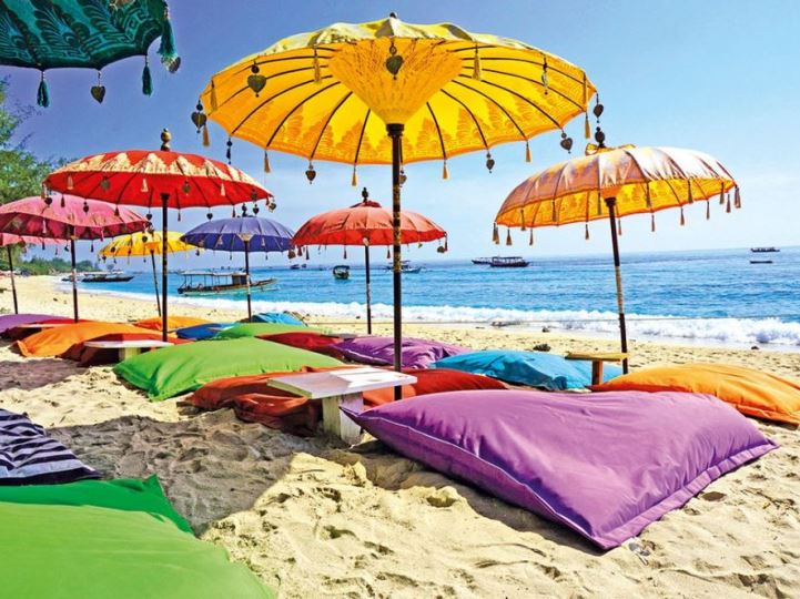 5-quan-bar-tren-bai-bien-ngam-hoang-hon-dep-nhat-o-bali-indonesia