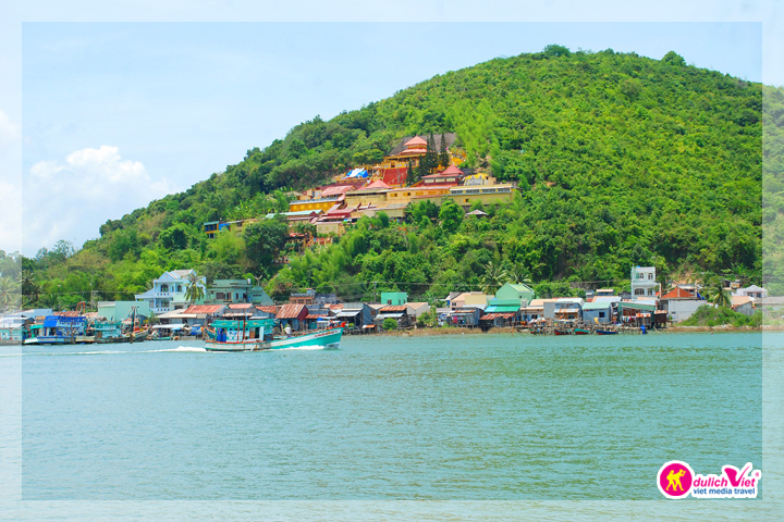 nui-to-chau-thue-xe-du-lich-29-cho-du-lich-viet