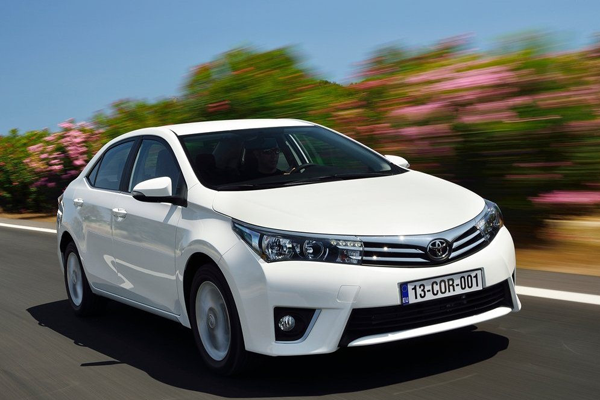 cho-thue-xe-du-lich-4-cho-toyota-altis_du-lich-viet_0
