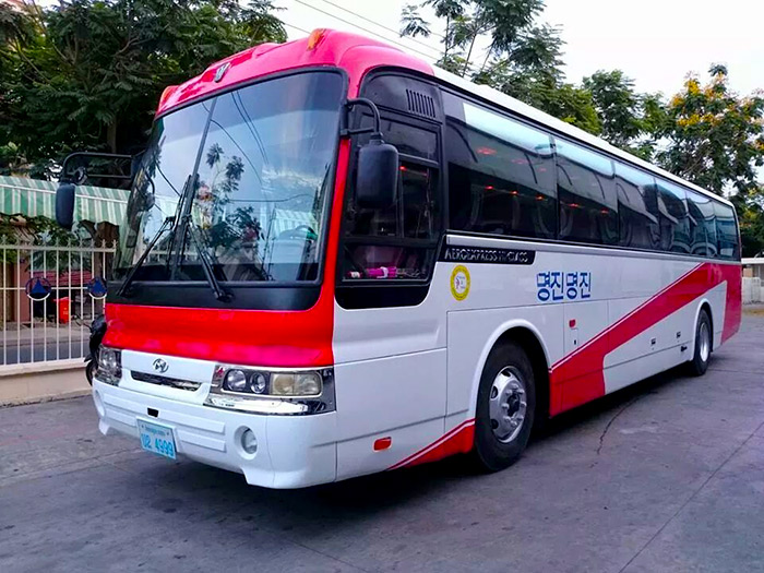 cho-thue-xe-45-cho-gia-re_du-lich-viet