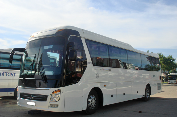 cho-thue-xe-hyundai-universe-45-cho-tai-sai-gon_du-lich-viet