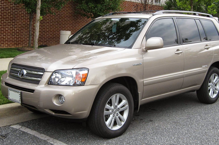 thue-xe-du-lich-toyota-inova-7-cho-di-thu-dau-mot_du-lich-viet