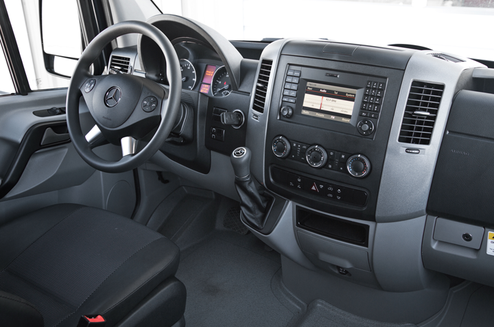 noi-that-xe-mercedes-sprinter-16-cho_du-lich-viet
