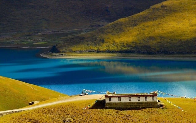 /images/bandidau/kham-pha-ve-dep-cua-ho-thieng-tay-tang.jpg