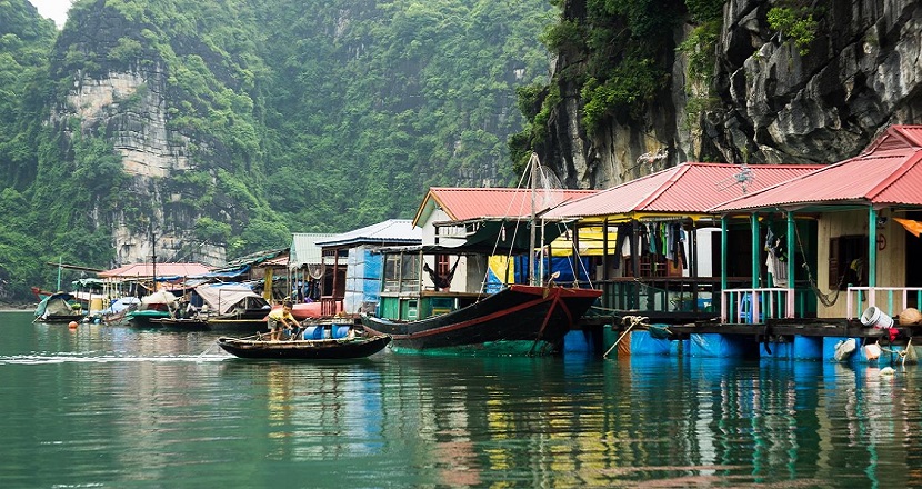 Vẻ đẹp khung cảnh làng chài Ba Hang ở Vịnh Hạ Long