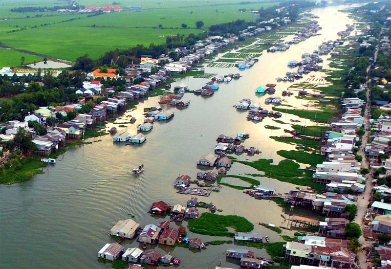 Khung cảnh làng nổi Châu Đốc vào mùa nước nổi