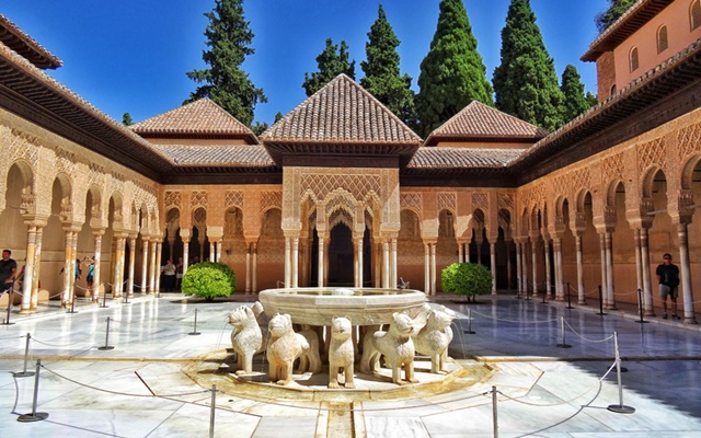 Check in lâu đài Alhambra Tây Ban Nha